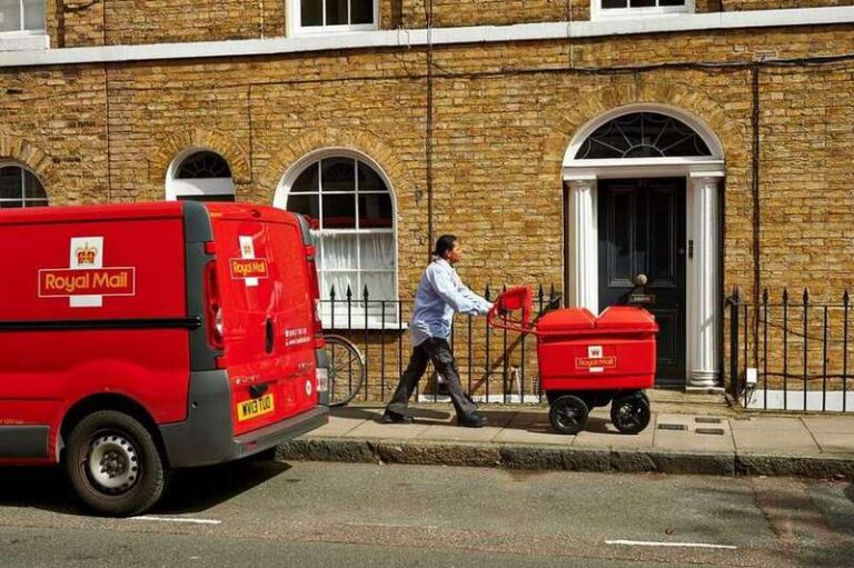 How to Send a Parcel from Cyprus to the UK
